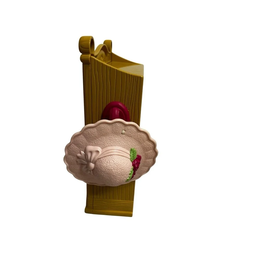1998‎ FISHER PRICE BRIARBERRY BEAR WARDROBE HANGERS/DRESS/HAT